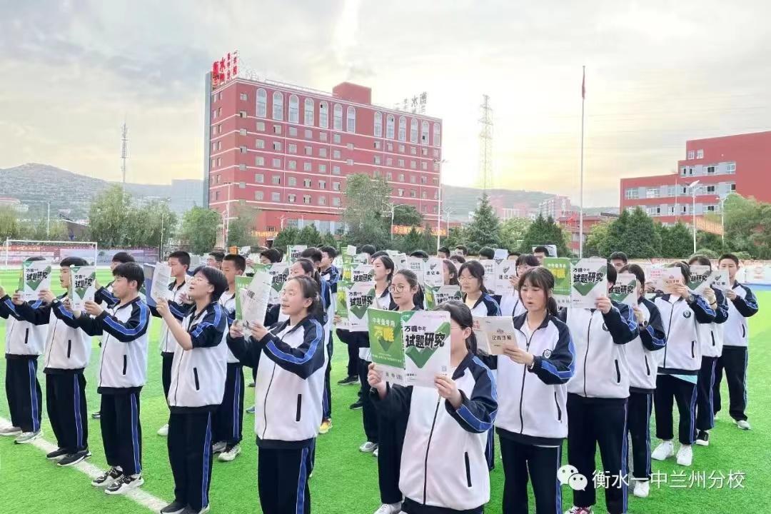 团队建设中的自我介绍，如何在短时间内展现个人魅力和团队协作能力——决策资料解释落实储蓄版指南