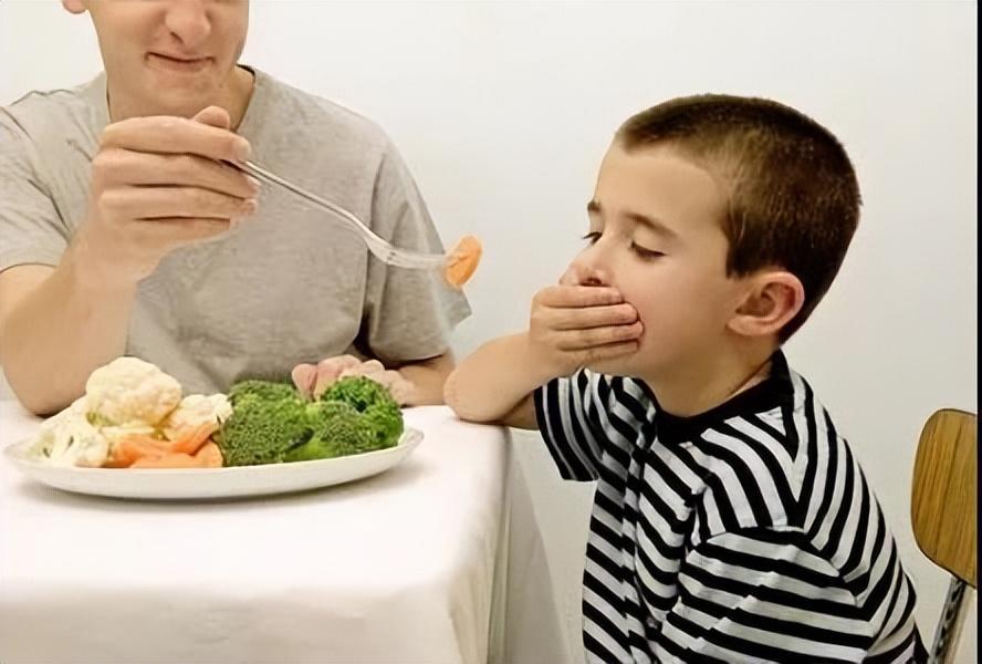 惊人！年轻女孩感冒后厌食暴瘦至惊人程度，背后的真相与应对方法